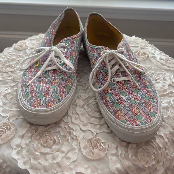 VANS x BEATLES ALL U NEED IS LOVE SNEAKERS - Picture 4 of 12
